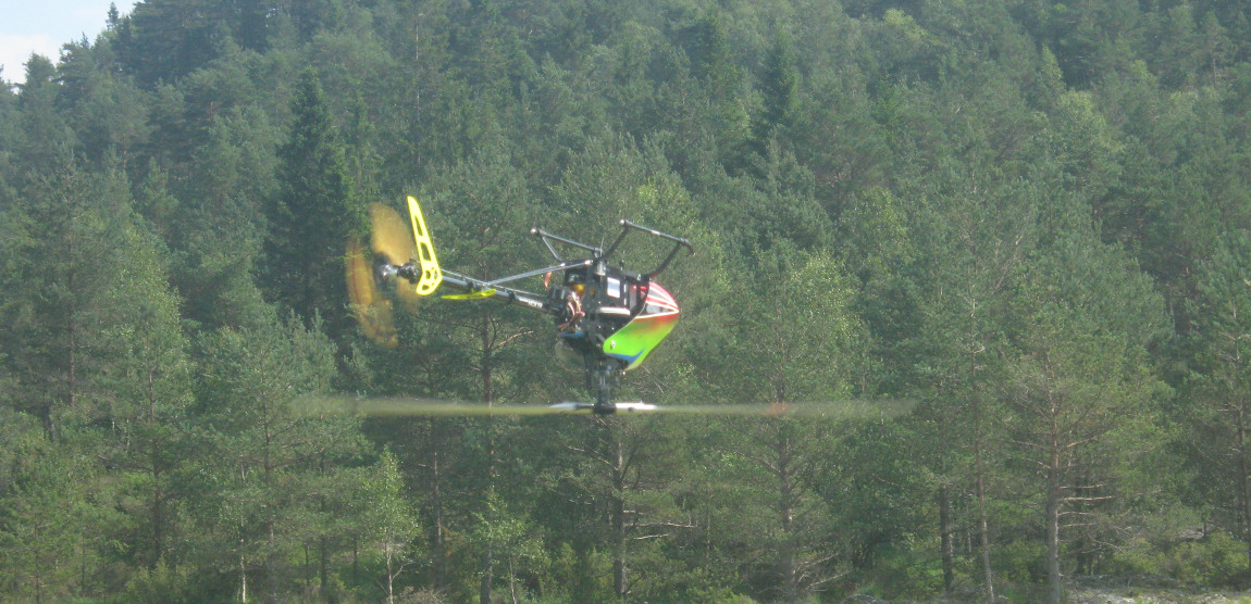 Avansert flyging med helikoptermodell